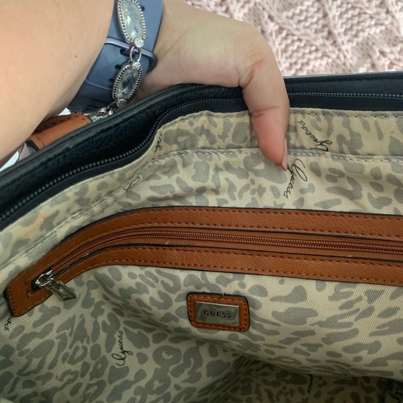 Guess handbag - Picture 3 of 3